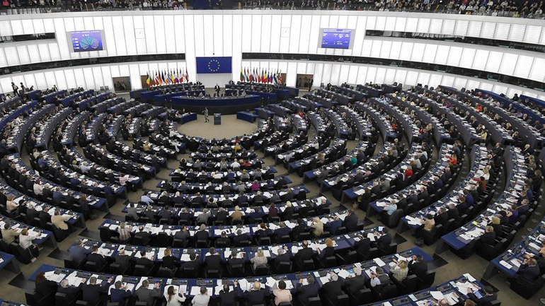 Κατεπείγουσα άρση της ασυλίας δύο ευρωβουλευτών