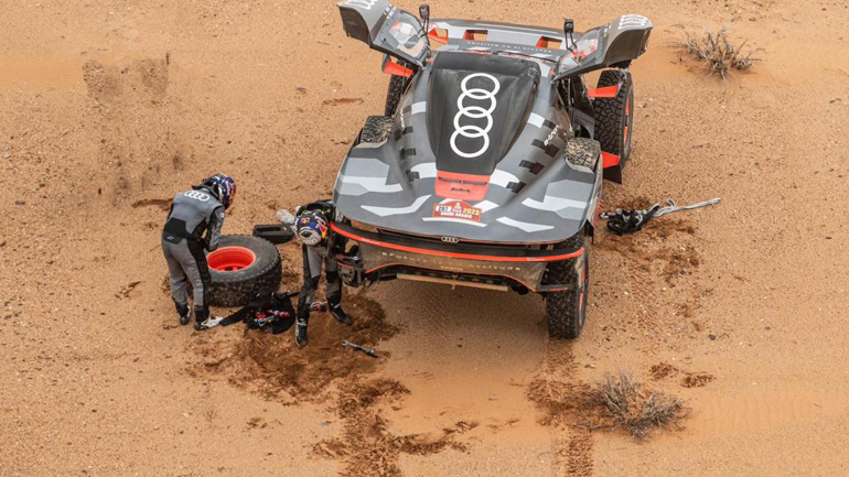 Ο Nasser Al-Attiyah (Toyota) προηγείται στο Dakar