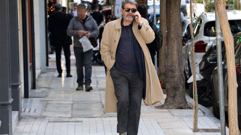 Γιάννης Λάτσιος: Στο κέντρο της Αθήνας μετά τον θάνατο της μητέρας του