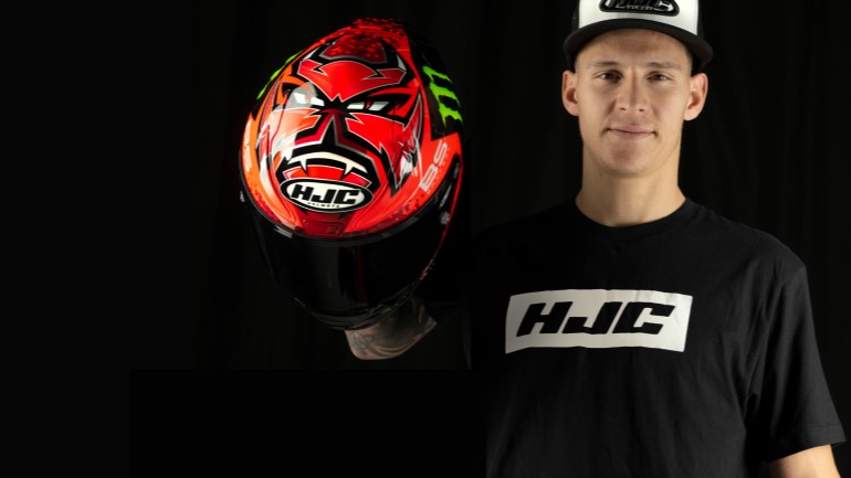O Πρωταθλητής MotoGP 2021 Fabio Quartararo με κράνος HJC για το 2023
