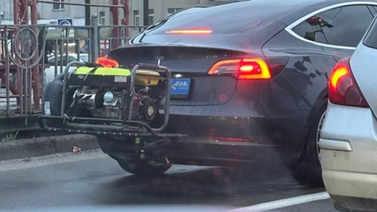 Έβαλε γεννήτρια βενζίνης στο Tesla για μεγαλύτερη αυτονομία;