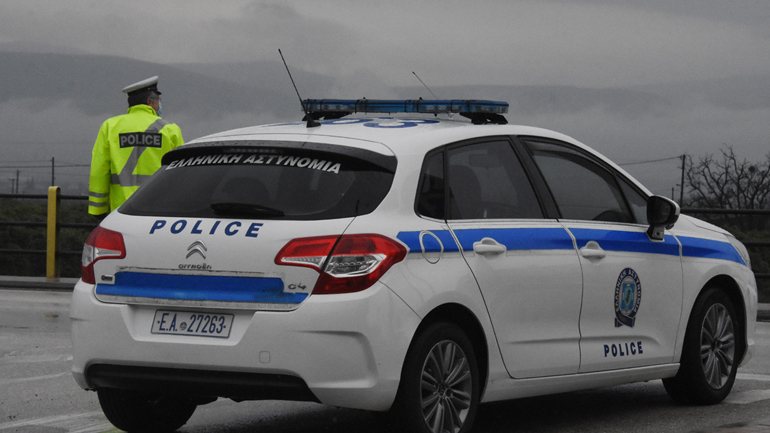 Ανατροπή ΙΧ στον Κηφισό – Επιχείρηση απεγκλωβισμού του οδηγού