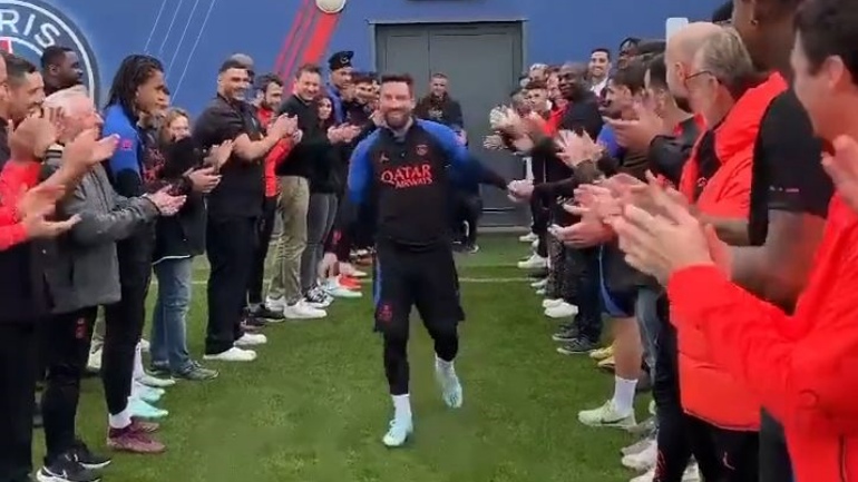 Παρί Σεν Ζερμέν: Αποθέωση Μέσι στην επιστροφή του