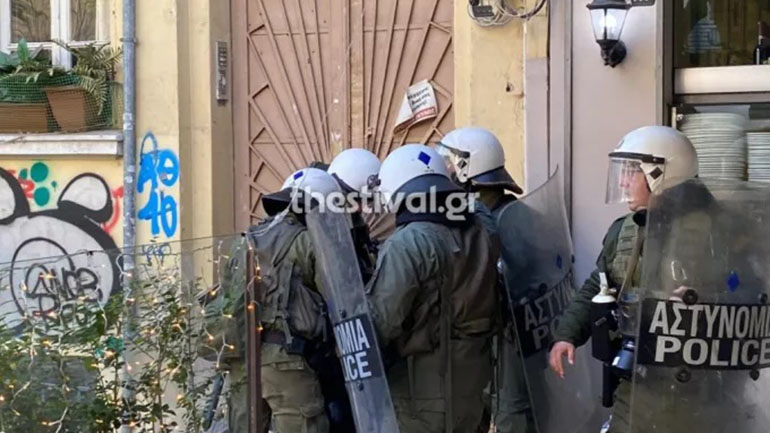 Θεσσαλονίκη: Αστυνομική επιχείρηση και 26 προσαγωγές σε κατάληψη αντιεξουσιαστών