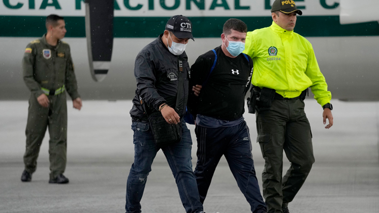 Η Κολομβία παραδίδει στον Ισημερινό πρώην αστυνομικό, κατηγορούμενο για τον φόνο της συζύγου του