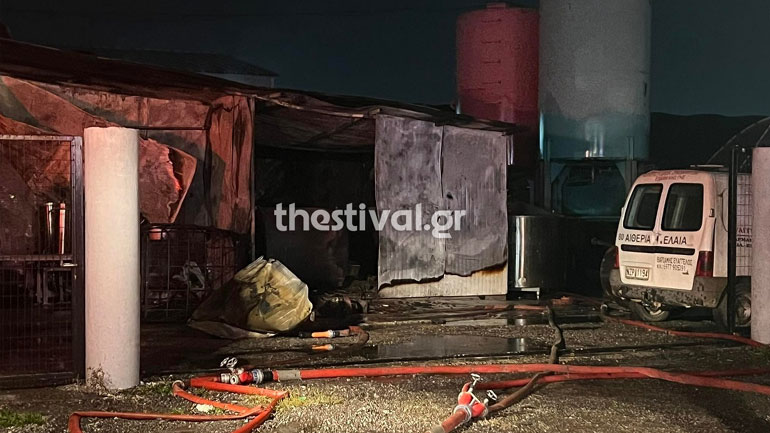 Θεσσαλονίκη: Πυρκαγιά σε εργαστήριο με αιθέρια έλαια – Στο νοσοκομείο άνδρας με πολλαπλά εγκαύματα