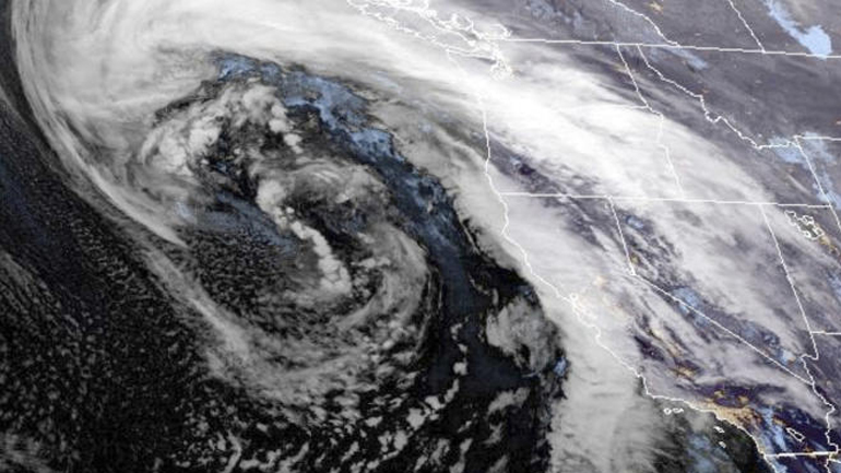 Η Καλιφόρνια πλήττεται από «κυκλωνική βόμβα»