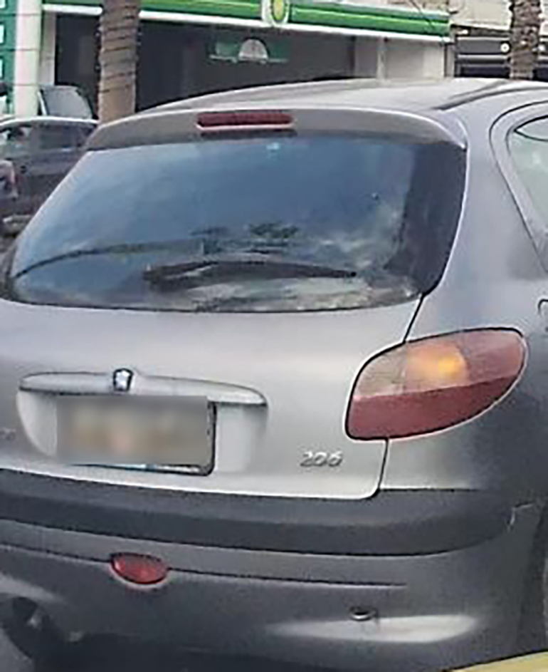 Το αυτοκίνητο με το οποίο διέφυγαν ο κλέφτης και ο συνεργός του