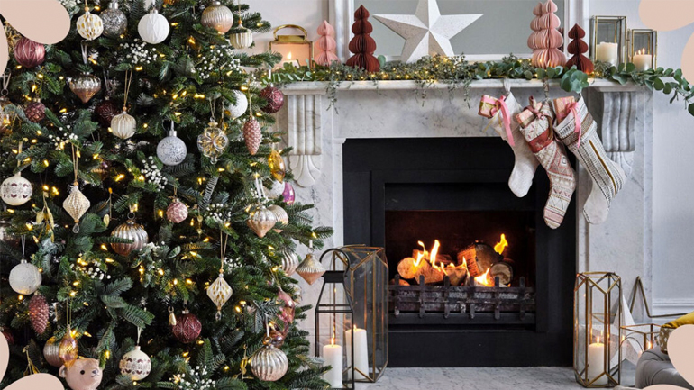 Πώς να ξεστολίσετε το δέντρο και να αποθηκεύσετε με ασφάλεια τα στολίδια σας