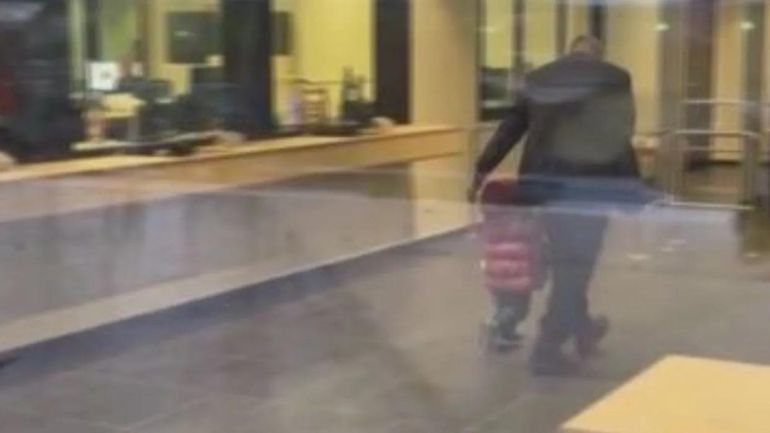 Βρυξέλλες: Αγκαλιά με την κόρη της η Εύα Καϊλή