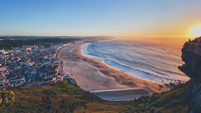 Πορτογαλία: Νεκρός βραζιλιάνος σέρφερ στη διάσημη παραλία Ναζαρέ