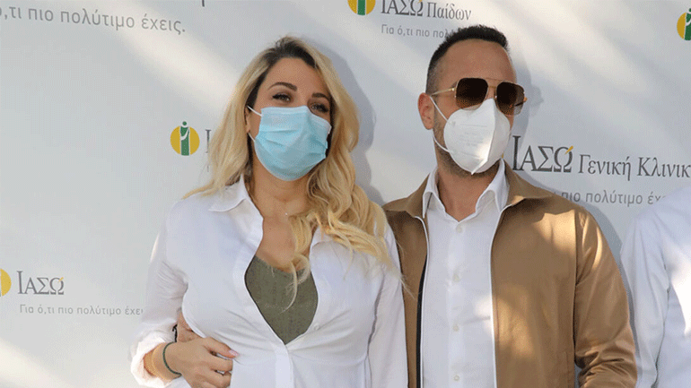 Κωνσταντίνα Σπυροπούλου – Βασίλης Σταθοκωστόπουλος: Εξιτήριο από το μαιευτήριο με τον γιο τους