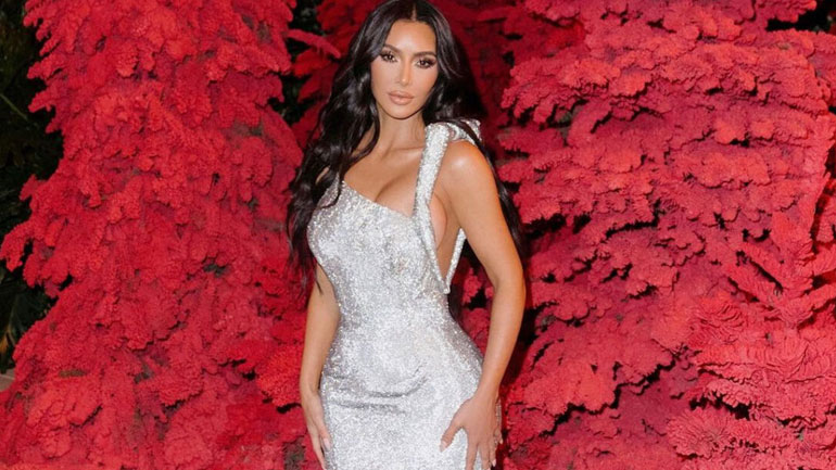 Honey Blonde: Η Kim Kardashian υποδέχτηκε το 2023 με το απόλυτο hair trend