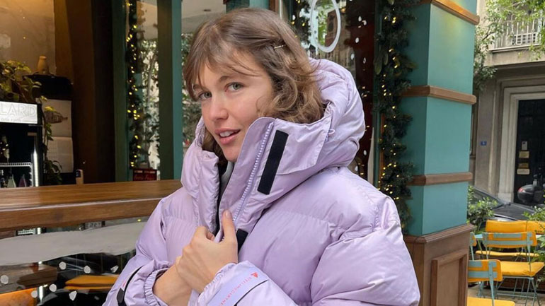 Κλέλια Ανδριολάτου: Η πρωταγωνίστρια της σειράς Maestro υποδέχθηκε το 2023 με μία topless φωτογραφία!