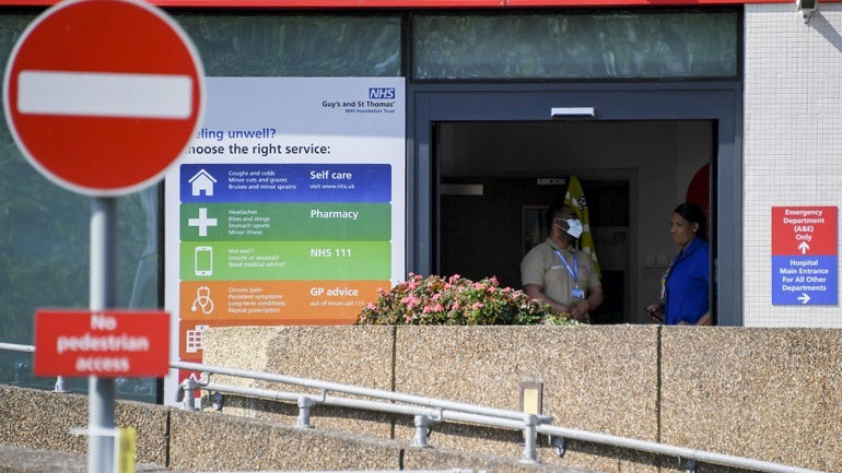 Βρετανία: Το κατώτερο ιατρικό προσωπικό απειλεί με απεργία 72 ωρών τον Μάρτιο