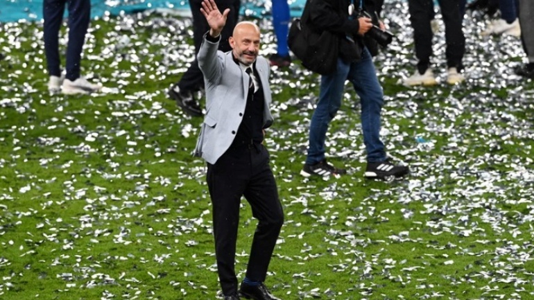 Βιάλι: Η τελευταία αγκαλιά με τον Μαντσίνι, το «αντίο του Καρέρα και των άλλων συμπαικτών του στη Γιουβέντους – Στο Λονδίνο η κηδεία