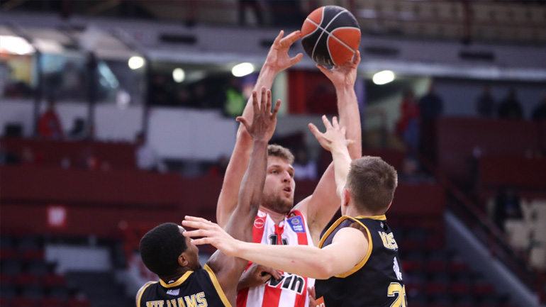 Ο Ολυμπιακός «βομβάρδισε» την ΑΕΚ από τα 6.75, με το επιβλητικό 111-71 νίκησαν οι Πειραιώτες!