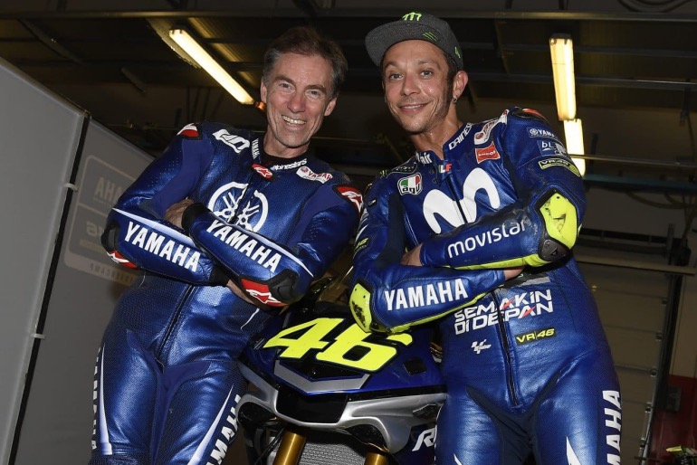 O Lin Jarvis οδληγησε τη μοτοσυκλέτα του Valentino Rossi