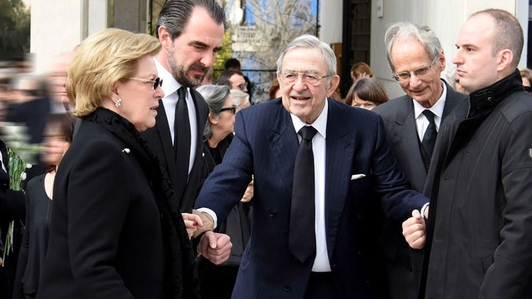 Στη Μητρόπολη Αθηνών η βασιλική οικογένεια – Προσευχήθηκε για τον Κωνσταντίνο