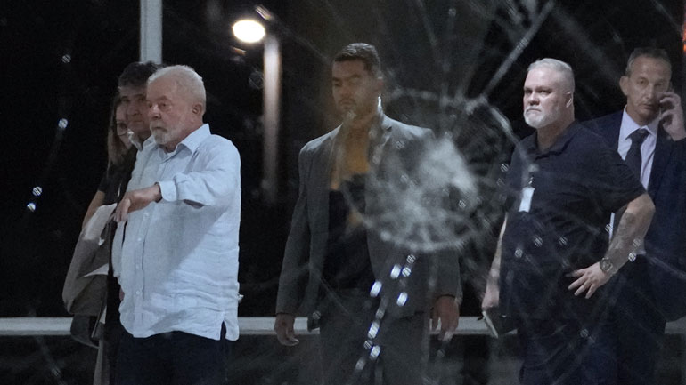 Επέστρεψε στην Μπραζίλια ο Λούλα