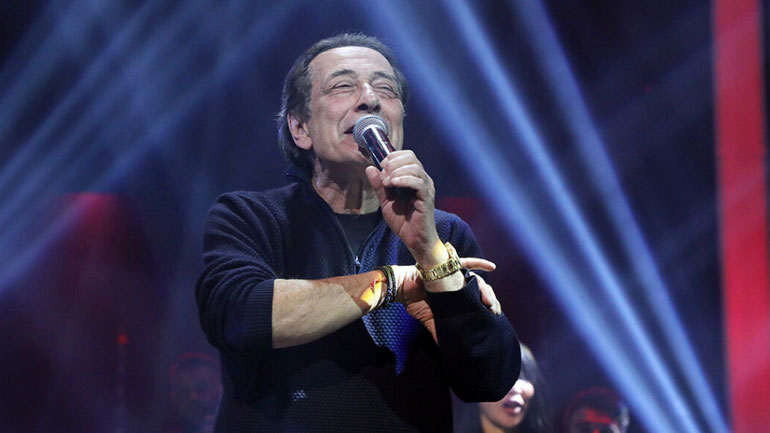 Αντύπας: Δέχθηκε επίθεση στη σκηνή τη στιγμή που τραγουδούσε – Η απάντηση του τραγουδιστή