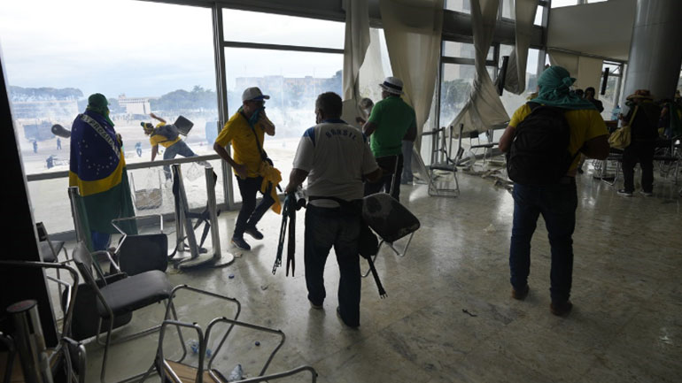 Τα ντοκουμέντα της ντροπής από τις καταστροφές των οπαδών του Μπολσονάρου στην Μπραζίλια