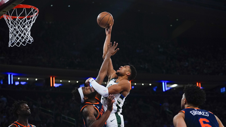 ΝΒΑ: Ο Αντετοκούνμπο με double double οδήγησε στη νίκη τους Μπακς στη Νέα Υόρκη