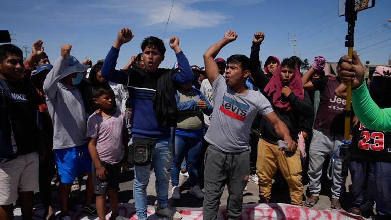 Πολύνεκρες συγκρούσεις και απαγόρευση νυχτερινής κυκλοφορίας στο Περού