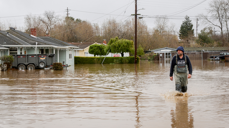 ΗΠΑ: Τουλάχιστον 14 άνθρωποι νεκροί από τη σφοδρή κακοκαιρία στην Καλιφόρνια – Χωρίς ρεύμα 220.000 νοικοκυριά