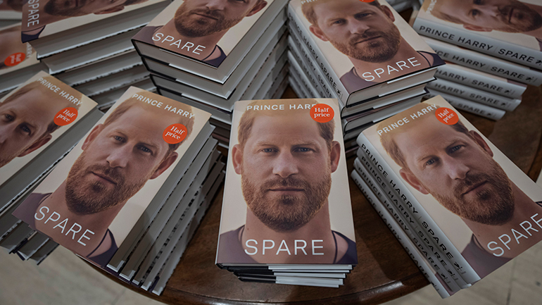Η αυτοβιογραφία του πρίγκιπα Χάρι έσπασε κάθε ρεκόρ πωλήσεων στο ντεμπούτο της… εκτός από ένα Η αυτοβιογραφία του πρίγκιπα Χάρι έσπασε κάθε ρεκόρ πωλήσεων στο ντεμπούτο της… εκτός από ένα