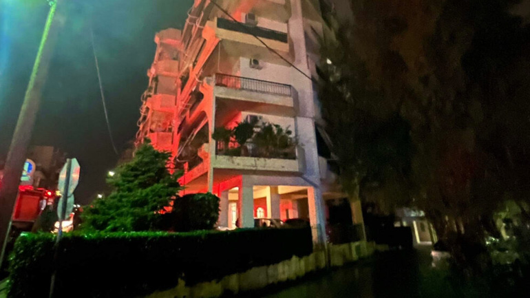 Αγρίνιο: 35χρονος έβαλε φωτιά στο σπίτι του και έκανε βουτιά θανάτου από τον 5ο όροφο