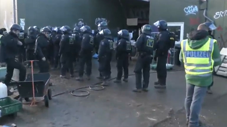Γερμανία: Η αστυνομία απομακρύνει τους ακτιβιστές που βρίσκονται σε λιγνιτωρυχείο
