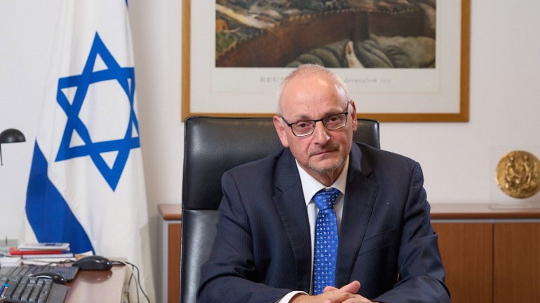 Ο Πρέσβης του Ισραήλ καταδικάζει τη βεβήλωση τοιχογραφίας αφιερωμένης στον εκτοπισμό των Εβραίων