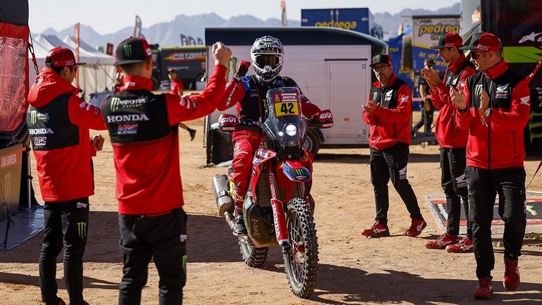 Νίκη για τον Branch, O K. Benavides μπροστά στην γενική μετά την 10η ειδική του Dakar