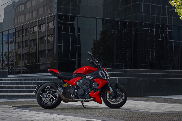 Diavel V4