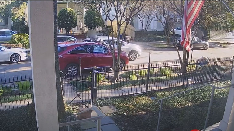 Λάθος άτομο διάλεξαν: Έσωσε το αμάξι, έδιωξε τον κλέφτη, κράτησε και ένα τζάκετ