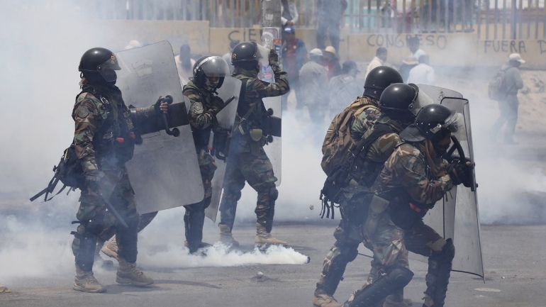 Περού: Προκαταρκτική έρευνα σε βάρος της προέδρου και του πρωθυπουργού μετά τα αιματηρά επεισόδια στη Χουλιάκα