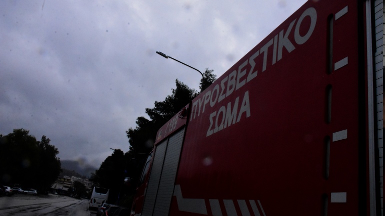 Χαλκιδική: Πυρκαγιά σε διώροφη κατοικία – Στο νοσοκομείο ηλικιωμένος