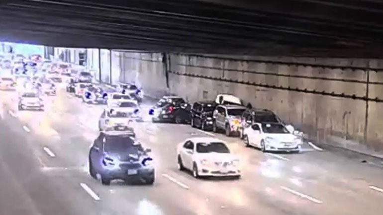 Βίντεο: Δείτε ένα αυτόνομο Tesla να «κοκαλώνει» αναίτια και να προκαλεί καραμπόλα