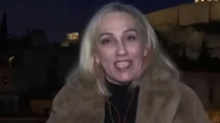 Δημοσιογράφος της ΕΡΤ εκνευρίστηκε στον αέρα επειδή της έκοψαν στη μέση το ρεπορτάζ Δημοσιογράφος της ΕΡΤ εκνευρίστηκε στον αέρα επειδή της έκοψαν στη μέση το ρεπορτάζ