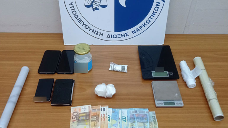 Νέος Κόσμος: Χειροπέδες σε τρία άτομα για διακίνηση κοκαΐνης