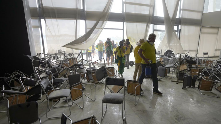 Βραζιλία: Σχεδόν ο ένας στους πέντε πολίτες εγκρίνει τις ταραχές στην Μπραζίλια