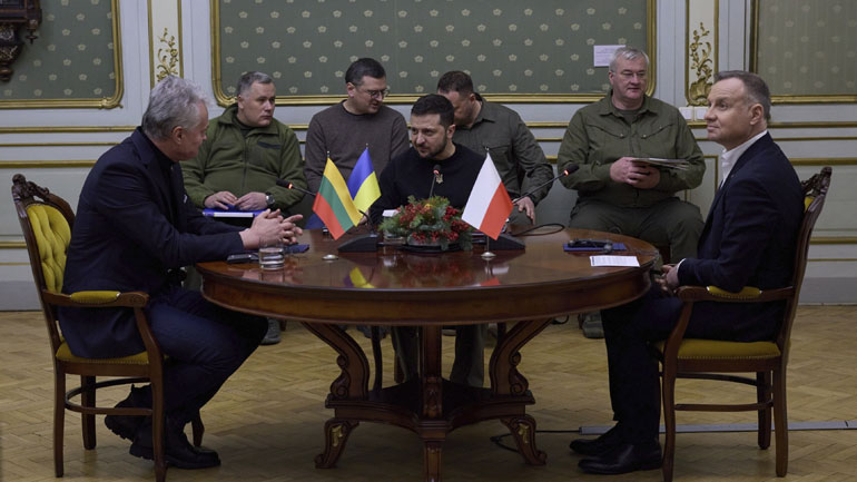 Ζελένσκι: Παράδειγμα και για άλλες χώρες η στρατιωτική βοήθεια της Πολωνίας και της Λιθουανίας