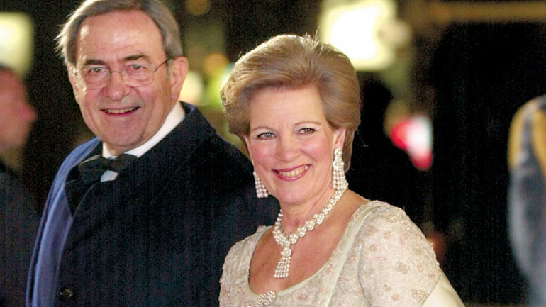 Και ένας ηλίθιος γίνεται βασιλιάς…