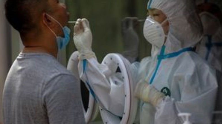 Οι Κινέζοι ανησυχούν για εξάπλωση της Covid μεταξύ των ηλικιωμένων ενώ ο ΠΟΥ προειδοποιεί για έξαρση