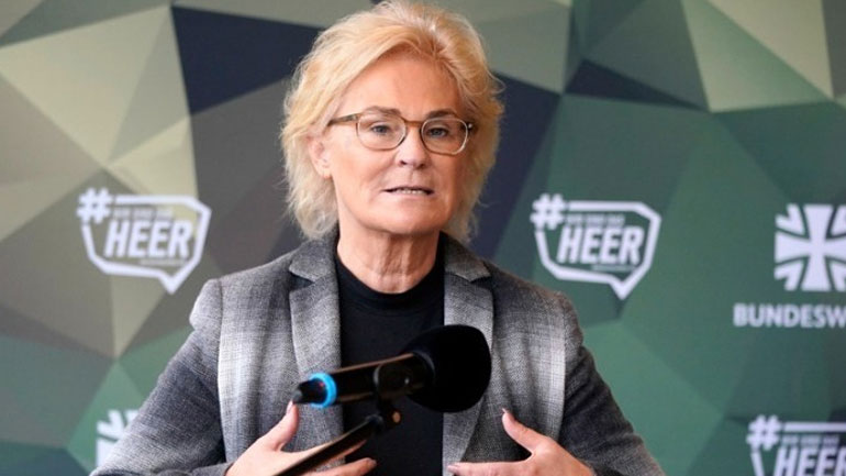 Γερμανία: Η υπουργός Άμυνας Κριστίνε Λάμπρεχτ σχεδιάζει να παραιτηθεί