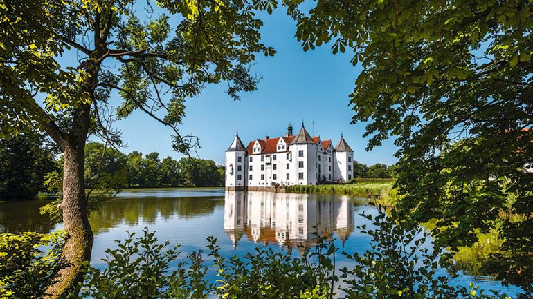 Η ιστορία του ανακτόρου Glucksburg στην Γερμανία