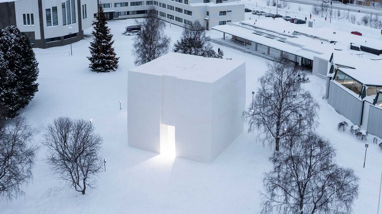 Ποια εταιρία άνοιξε την μοναδική αντιπροσωπεία αυτοκινήτων φτιαγμένη από πάγο;