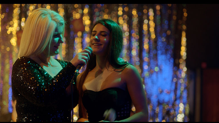 «Πίσω από τις Θημωνιές»: Η Ασημίνα Προέδρου παρουσιάζει την πρώτη μεγάλου μήκους ταινία της