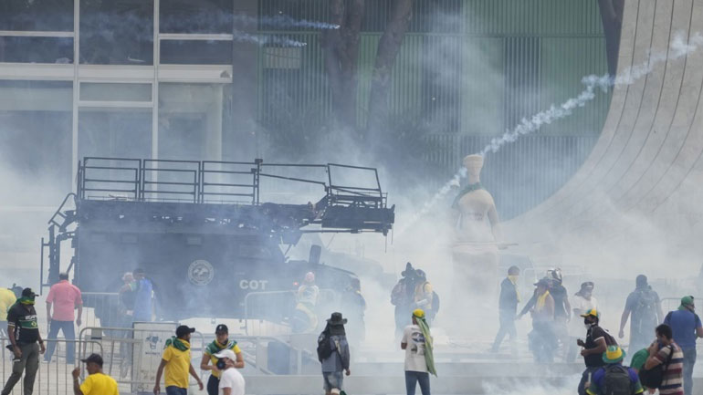 Βραζιλία: Η γενική εισαγγελία ζητεί από το Ανώτατο Δικαστήριο να ερευνήσει τον ρόλο του Μπολσονάρου στις ταραχές στη Μπραζίλια